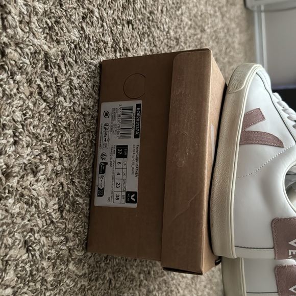 Veja sneakers size 6 (US) or size37 (EUR) , - Picture 3 of 4